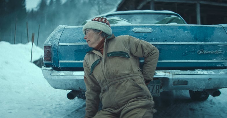 Emma Thompson hiding behind the car in Dead of Winter
